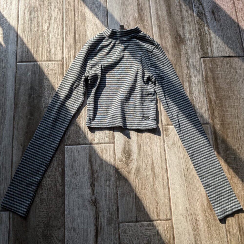 Pacific Republic Women’s Striped Crop Top Long Sleeve Mock Neck Gray Black S